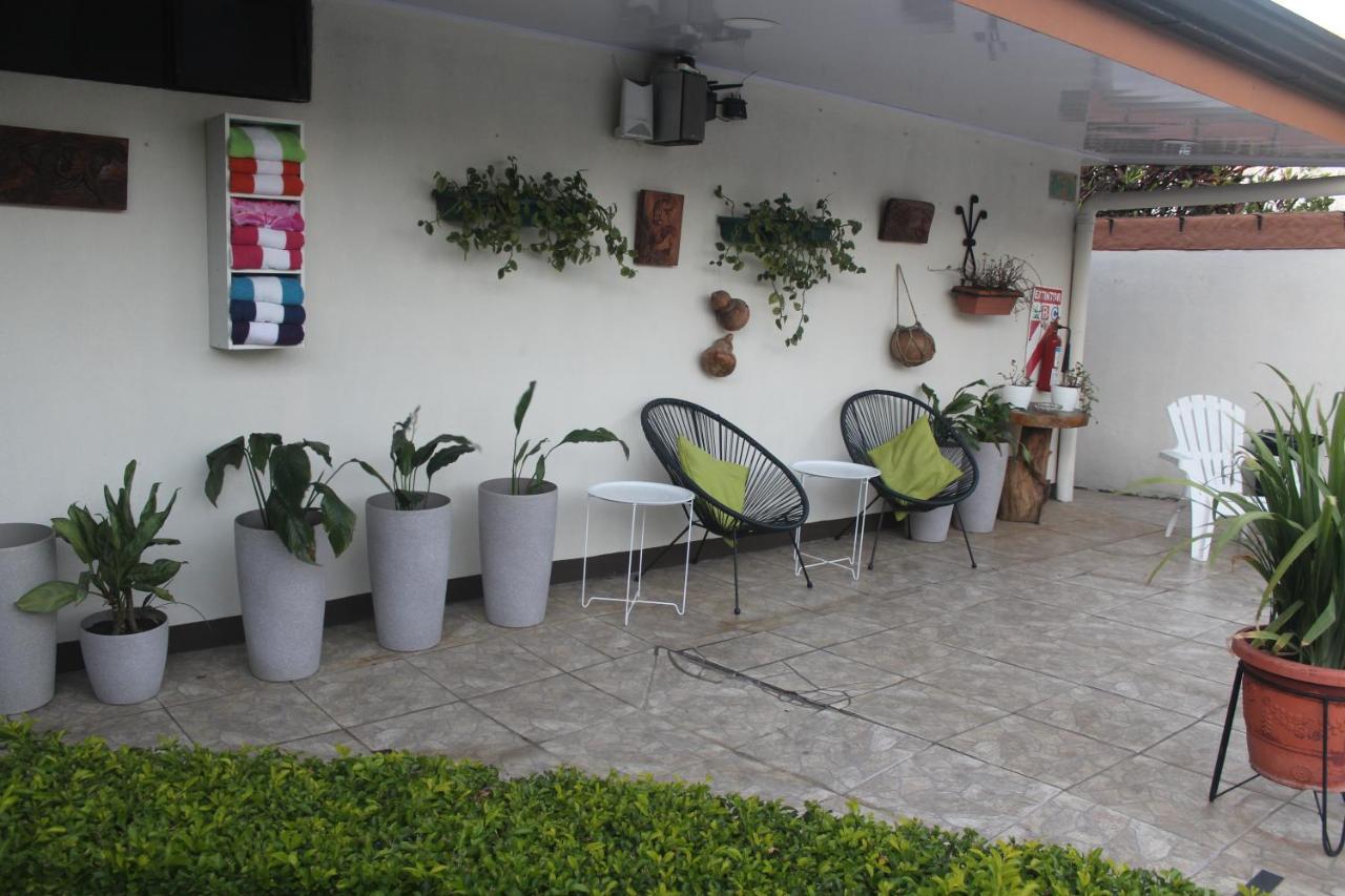 Berlor Airport Inn Río Segundo Exterior foto