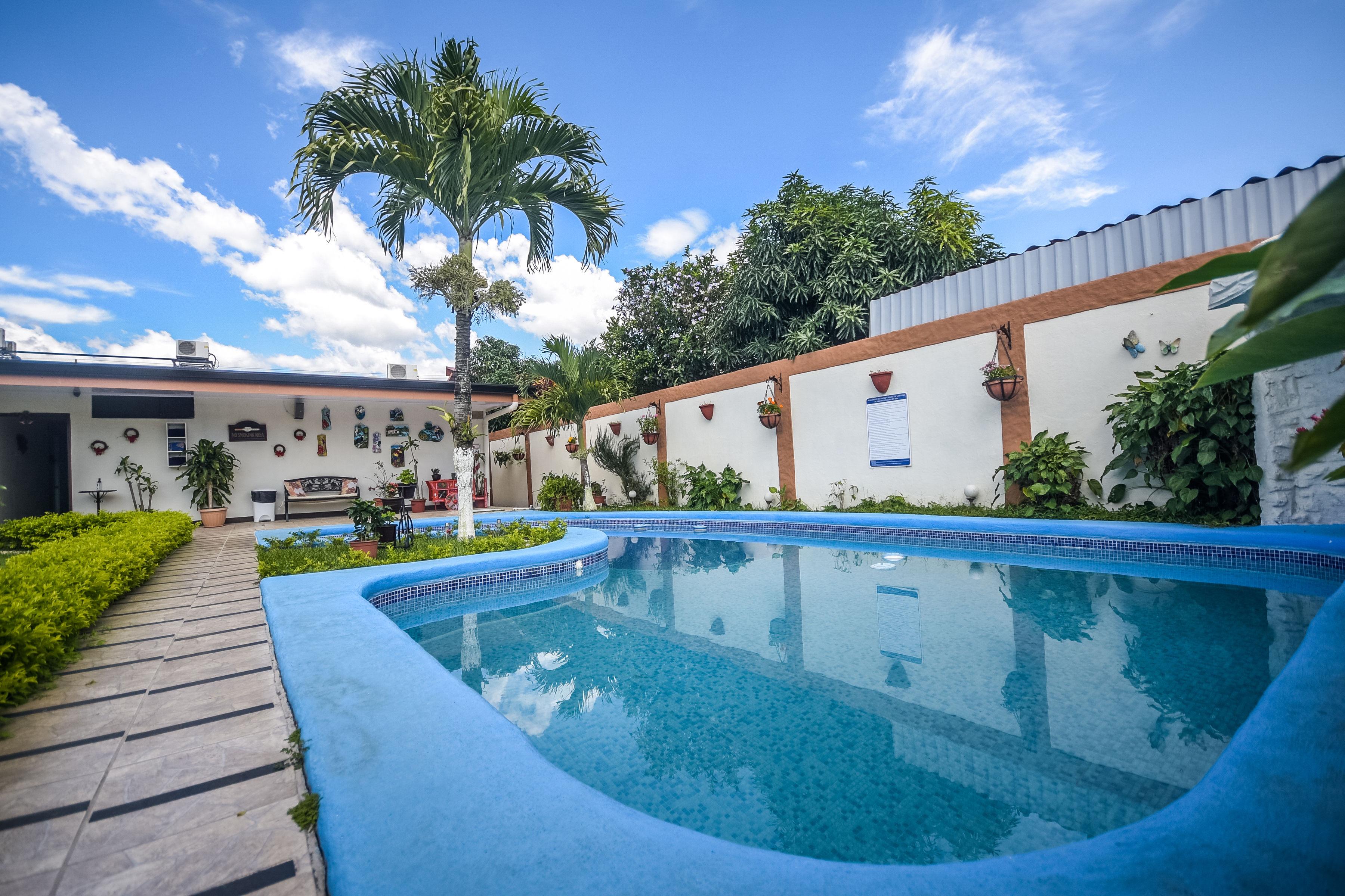 Berlor Airport Inn Río Segundo Exterior foto