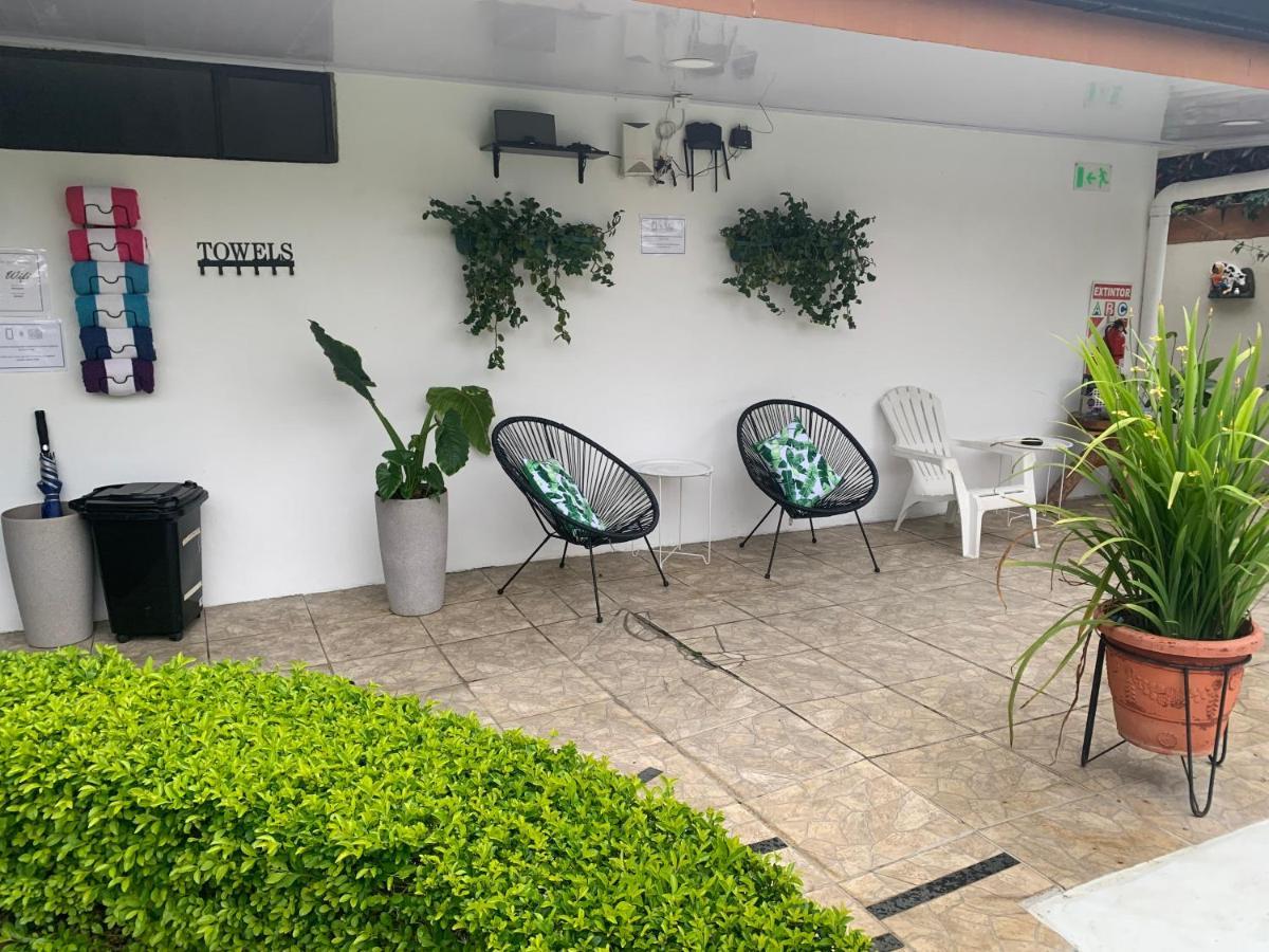Berlor Airport Inn Río Segundo Exterior foto