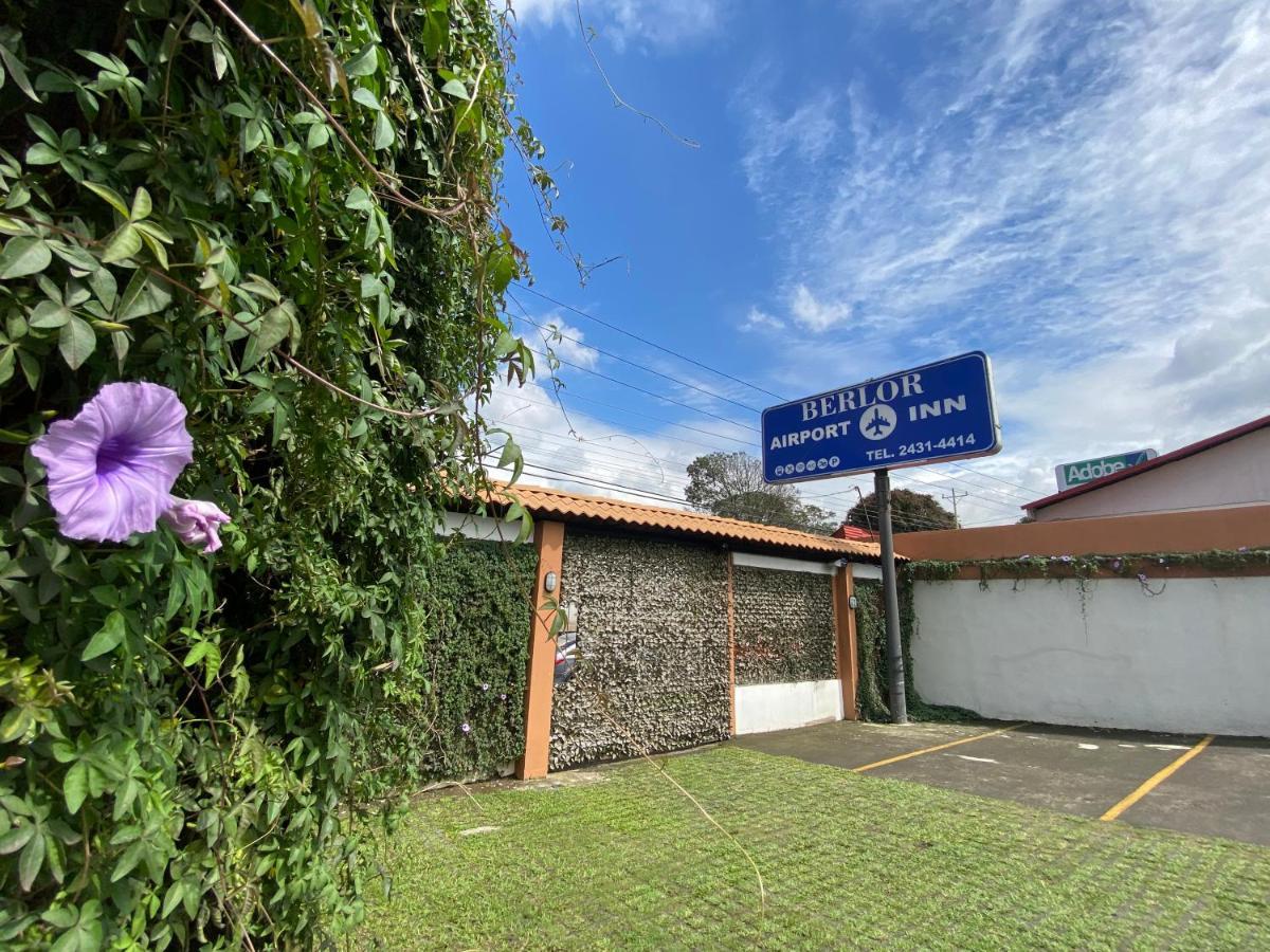 Berlor Airport Inn Río Segundo Exterior foto