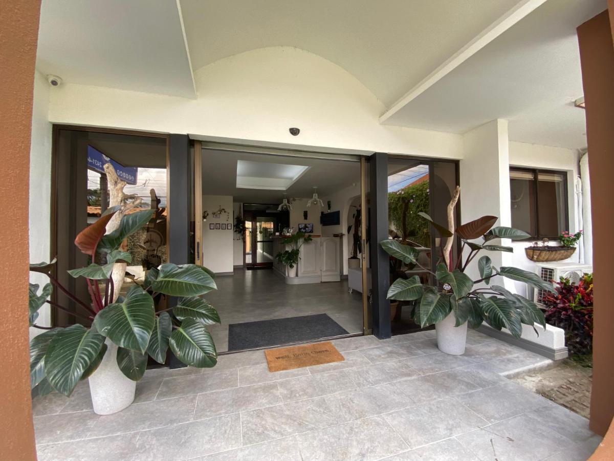 Berlor Airport Inn Río Segundo Exterior foto